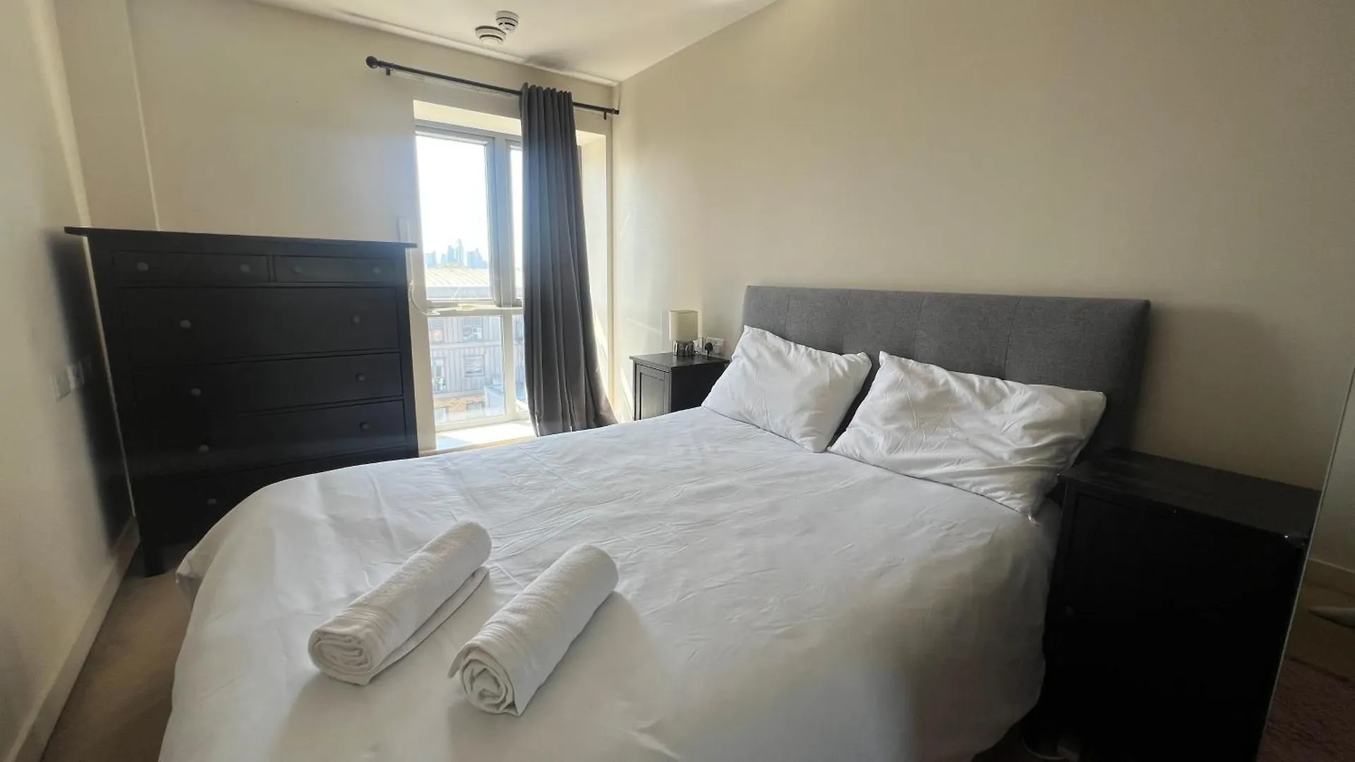 Sunset Heights Bright 2Br With City Views And Free Parking London