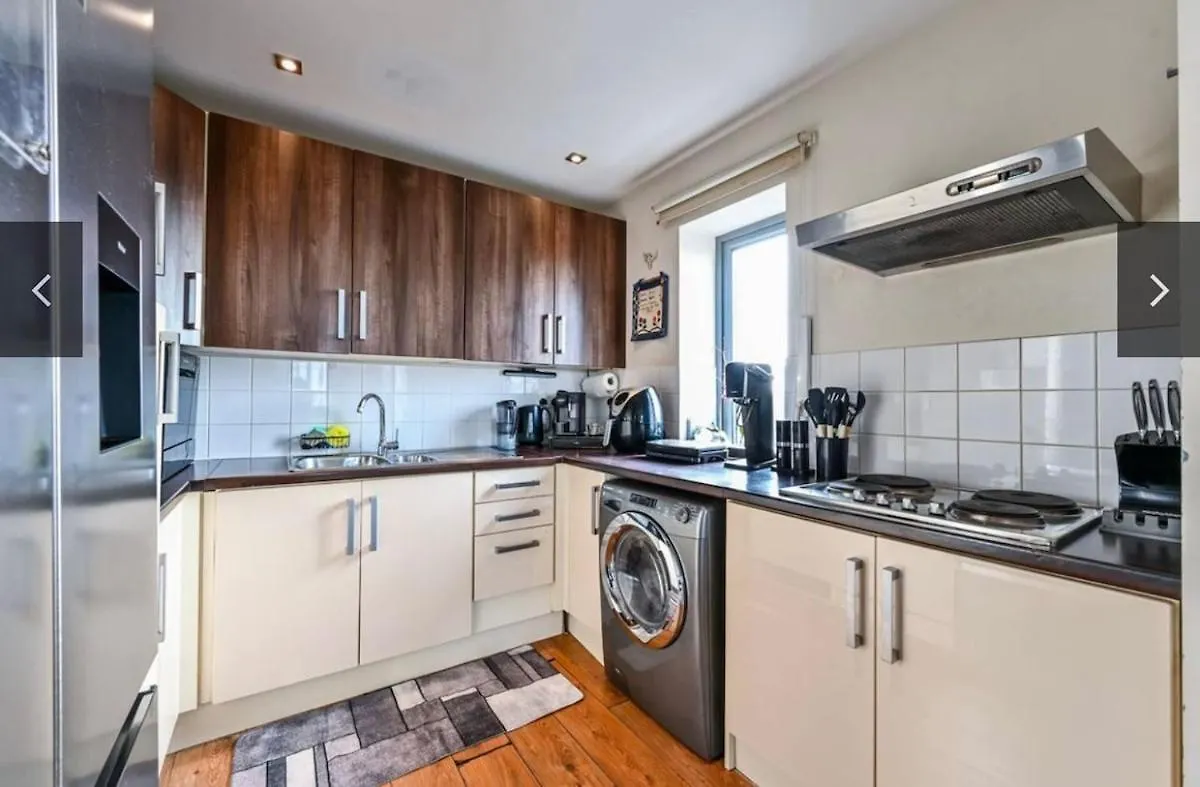 Sunset Heights Bright 2Br With City Views And Free Parking London Apartment