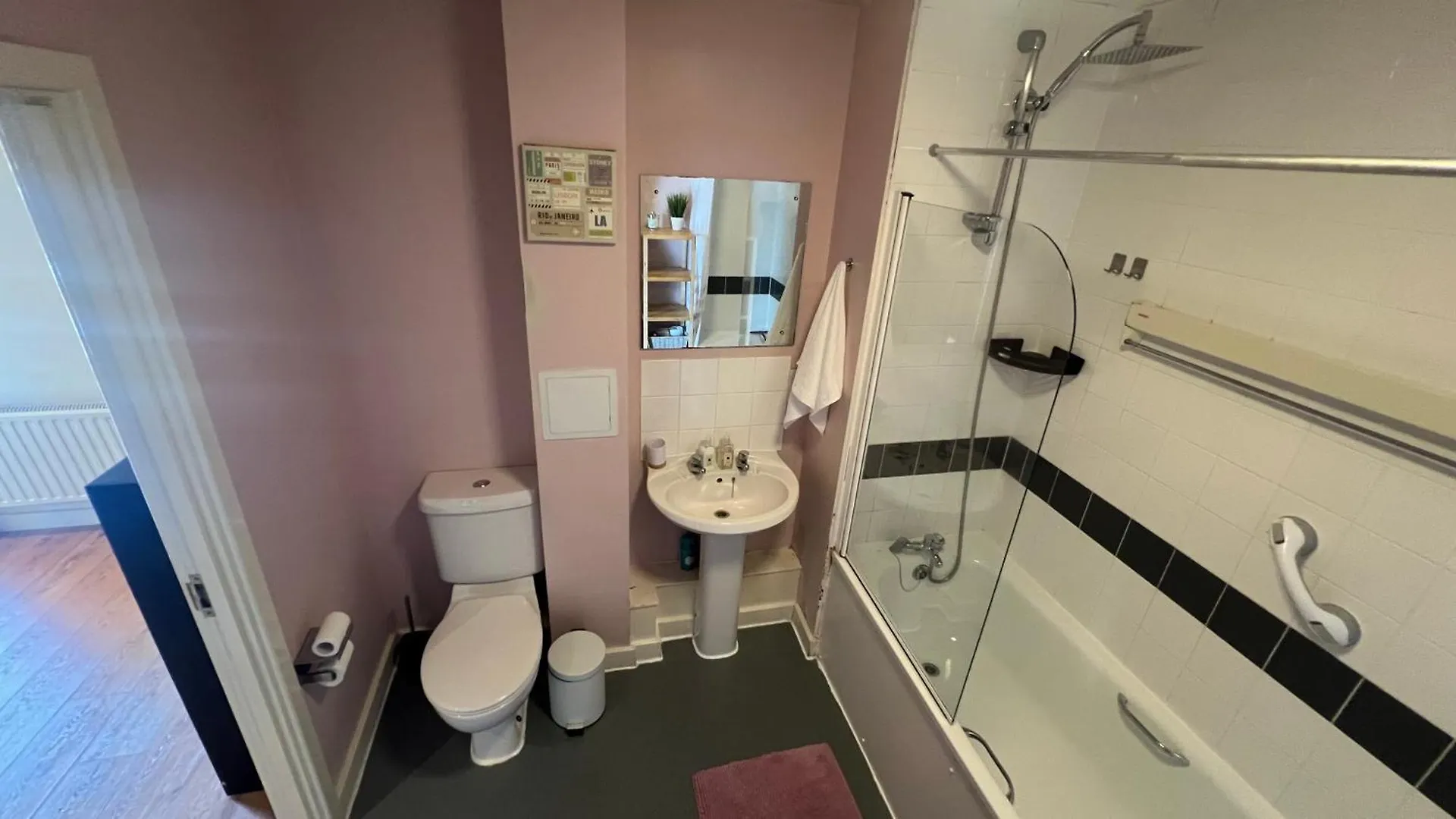 Sunset Heights Bright 2Br With City Views And Free Parking London 0*,  United Kingdom