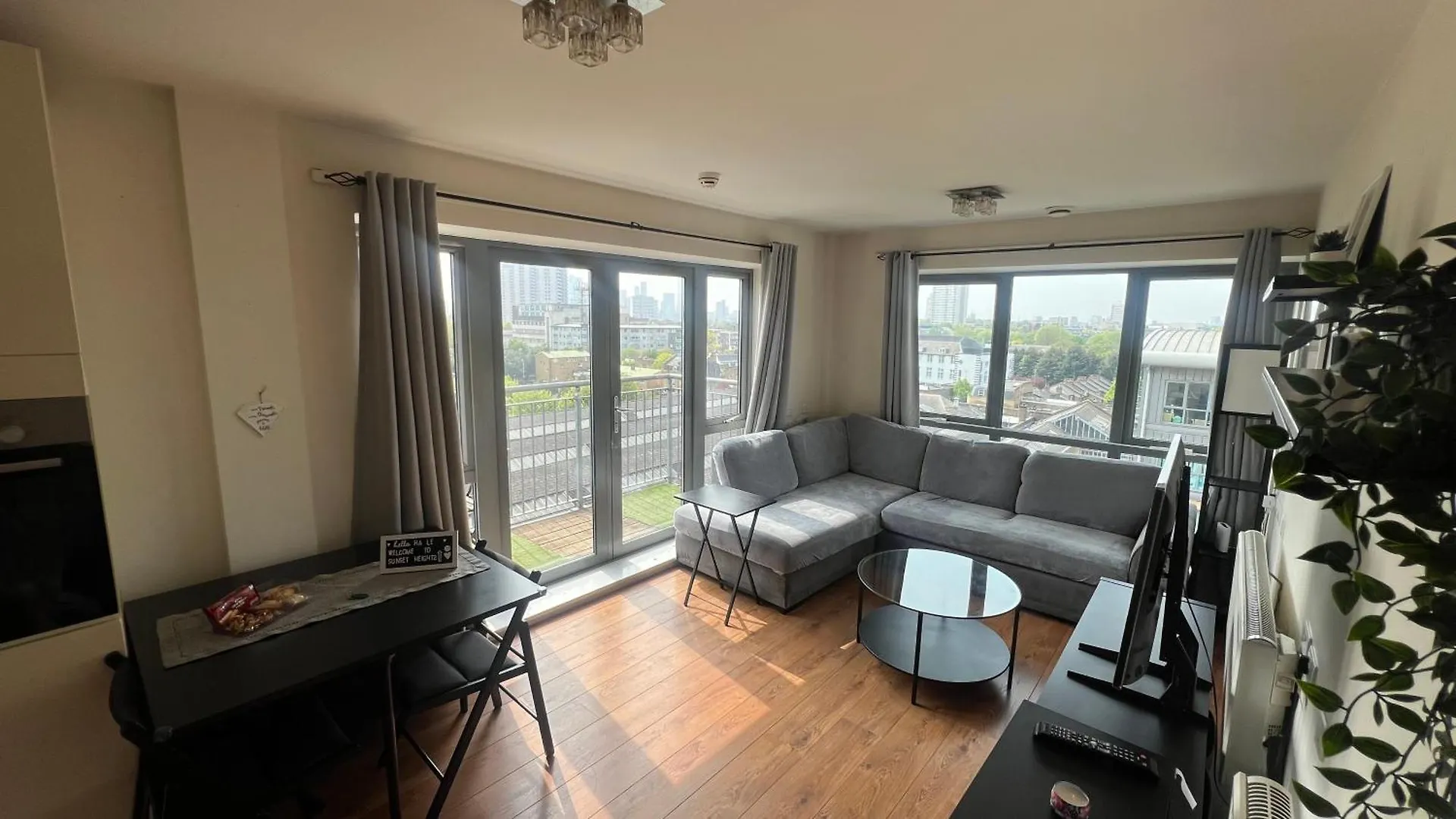 Apartment Sunset Heights Bright 2Br With City Views And Free Parking London United Kingdom